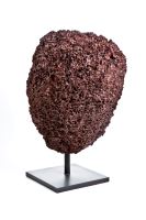 Dekorace na podstavci, 60x45x81cm, tmavě hnědá, přírodní materál