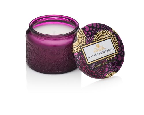 LUXURY CANDLE, PETITE CANDLE IN COLORED JAR WITH METALLIC LID 3,2 oz, Santiago Huckleberry