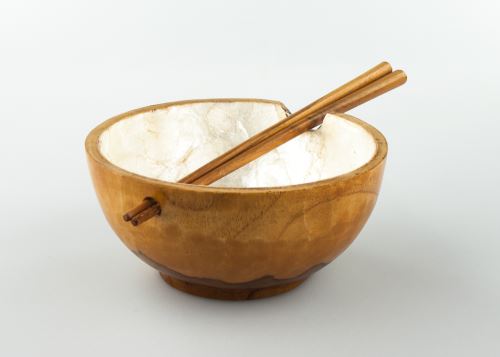 Dřevěná miska s perletí s hůlkami hnědo-bílá